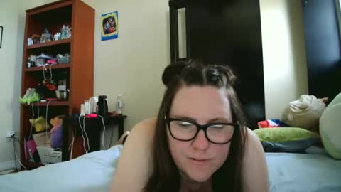 fuzzypeaches87 online show from April 2026 08:11:02 PM