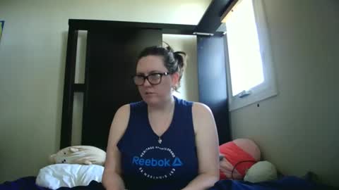 fuzzypeaches87 online show from April 2026 04:04:02 PM