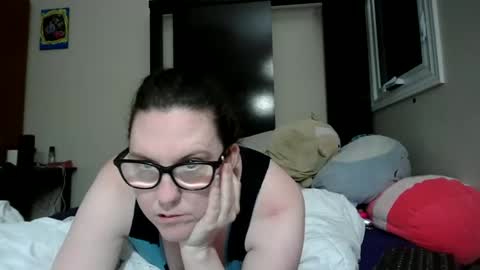 fuzzypeaches87 online show from May 2026 04:43:01 AM
