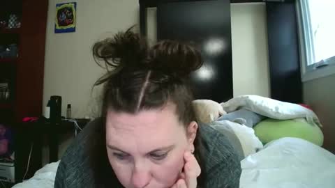 fuzzypeaches87 online show from May 2026 01:07:02 PM
