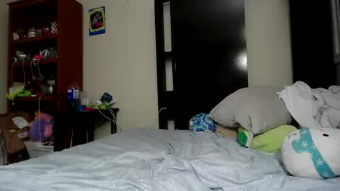 fuzzypeaches87 online show from May 2026 02:19:01 AM