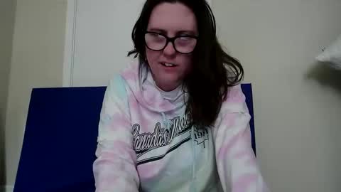 fuzzypeaches87 online show from May 2026 05:45:02 PM