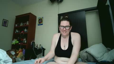 fuzzypeaches87 online show from May 2026 02:18:02 AM
