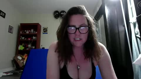fuzzypeaches87 online show from May 2026 11:22:02 PM