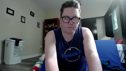 fuzzypeaches87 online show from May 2026 03:16:01 PM