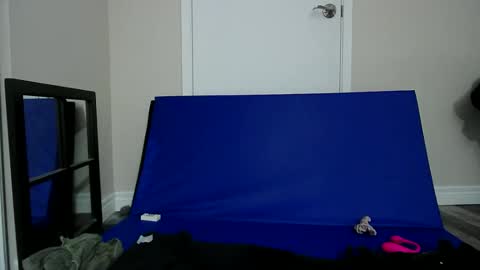 fuzzypeaches87 online show from May 2026 05:46:01 AM