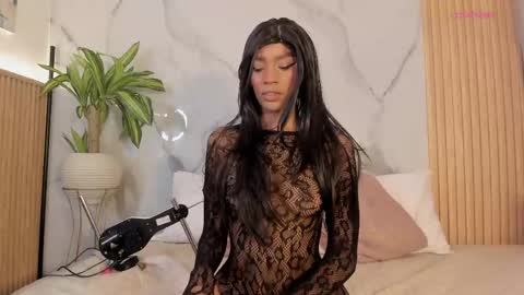  Independent model online show from April 2026 10:18:01 AM