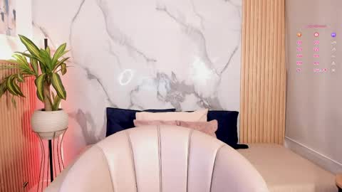   Independent model online show from May 2026 10:45:02 AM