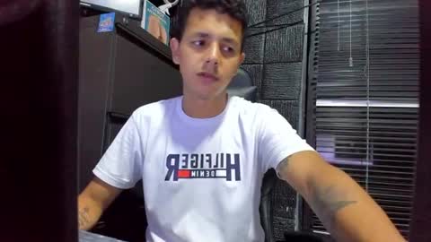 Snapshot of g_lincoln chatting on June 2026 12:24:01 AM g_lincoln online show from June 2026 12:24:01 AM
