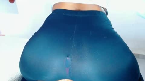 gabi_jhons_23 online show from April 2026 12:58:01 PM