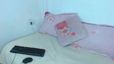 gabi_jhons_23 online show from April 2026 12:44:02 PM
