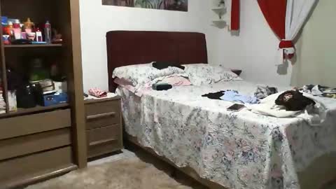 gaby  layla online show from April 2026 10:18:01 PM