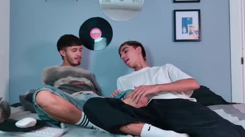 Snapshot of gabriel_and_geronimo chatting on October 2025 02:44:01 AM gabriel_and_geronimo online show from October 2025 02:44:01 AM