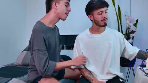 Snapshot of gabriel_and_geronimo chatting on November 2025 01:37:01 AM gabriel_and_geronimo online show from November 2025 01:37:01 AM