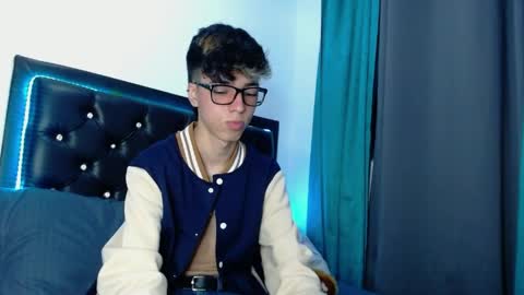 gabriel_x18 online show from April 2026 04:32:02 AM