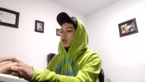 Snapshot of gadiel_sex chatting on October 2025 12:05:01 PM gadiel_sex online show from October 2025 12:05:01 PM