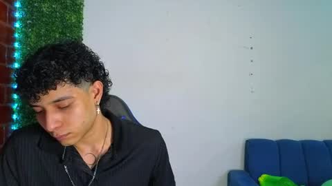 Snapshot of gael_david chatting on April 2026 03:57:01 AM Gael online show from April 2026 03:57:01 AM