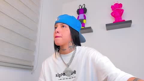 Snapshot of gangster_girl chatting on January 2025 01:17:01 AM GANG online show from January 2025 01:17:01 AM