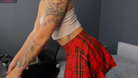 Snapshot of garden_of_eden_ chatting on October 2025 04:48:01 AM Max and Eva online show from October 2025 04:48:01 AM