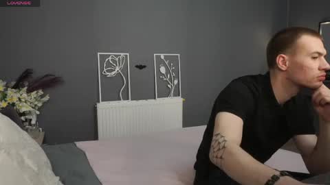 Snapshot of garden_of_eden_ chatting on February 2026 04:10:02 AM Max and Eva online show from February 2026 04:10:02 AM