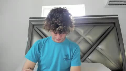 Snapshot of gayndepressed chatting on October 2025 09:45:01 PM Trace online show from October 2025 09:45:01 PM