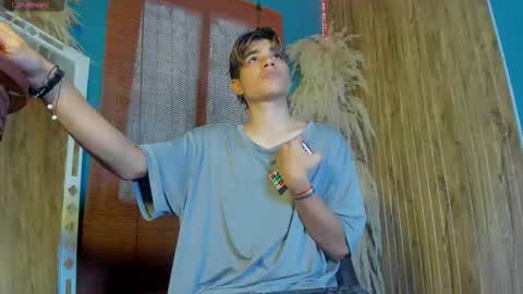 Snapshot of gaze_dream chatting on December 2025 01:31:02 PM HAN online show from December 2025 01:31:02 PM