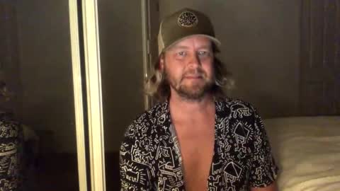 Snapshot of gcsurfer81 chatting on October 2025 09:32:02 AM gcsurfer81 online show from October 2025 09:32:02 AM