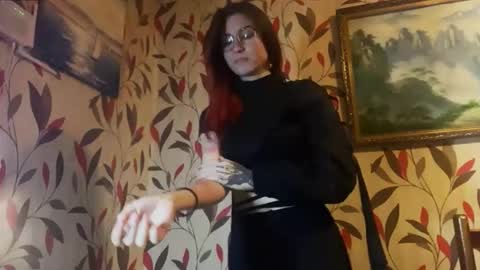 Snapshot of genevivewayson chatting on December 2025 07:05:01 AM Martha online show from December 2025 07:05:01 AM