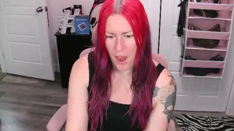 Snapshot of gennyrock chatting on June 2026 02:25:02 PM Genny Rock and online show from June 2026 02:25:02 PM