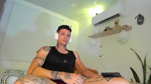 independent model online show from December 2024 03:45:01 AM