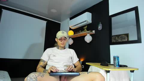 independent model online show from January 2025 06:47:02 AM