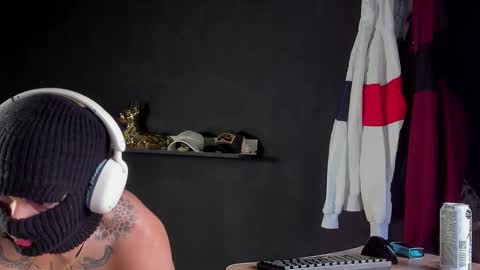 independent model online show from March 2026 08:03:01 PM