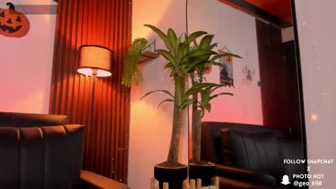 Snapshot of georgina_caruso chatting on October 2025 04:57:02 AM Georgina Caruso online show from October 2025 04:57:02 AM