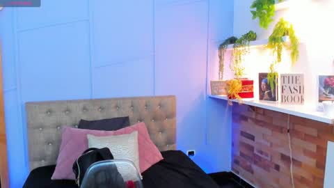 Snapshot of georgina_coule chatting on December 2024 12:00:02 PM Georgina Coule online show from December 2024 12:00:02 PM