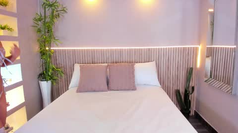 Snapshot of georginareyes chatting on December 2025 05:29:01 PM GeorginaReyes online show from December 2025 05:29:01 PM