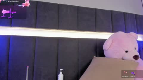 Kendal  online show from January 2025 02:37:01 AM