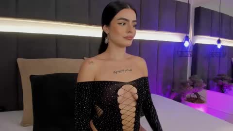 Kendal  online show from February 2025 10:32:01 PM