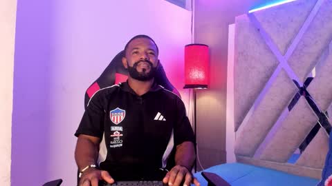 Snapshot of gerald_scott7 chatting on December 2025 04:32:01 AM GERALD online show from December 2025 04:32:01 AM