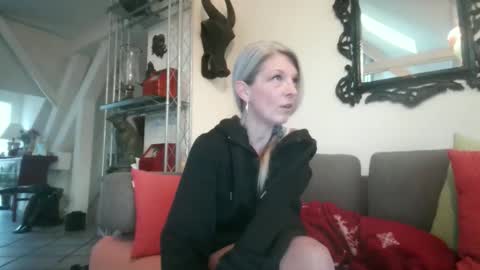 germansweety online show from November 2025 03:22:01 PM