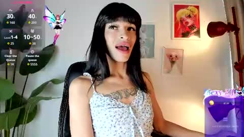 Gia  Please help me with your thumbs up its important   online show from June 2026 01:12:02 PM