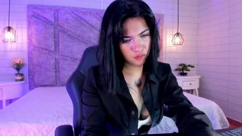 Gia online show from April 2026 02:00:02 PM
