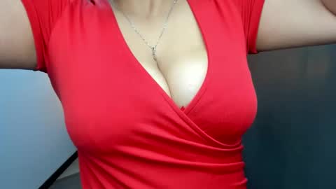 Snapshot of giafox_ chatting on January 2025 12:47:01 PM G I A FOX online show from January 2025 12:47:01 PM