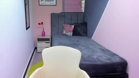 Snapshot of giafox_ chatting on February 2025 12:33:02 PM G I A FOX online show from February 2025 12:33:02 PM