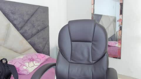 Snapshot of giafu chatting on April 2026 05:54:01 PM Gia online show from April 2026 05:54:01 PM