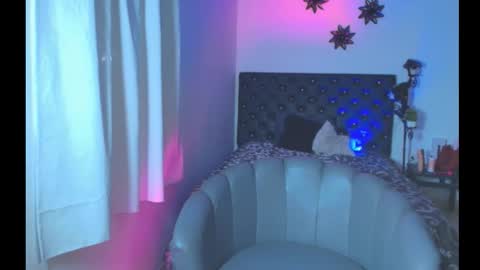 Giana Roberts online show from November 2025 12:18:02 PM