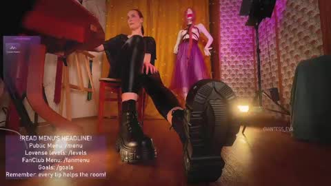 Snapshot of giantess_eva chatting on April 2026 06:10:01 PM Eva online show from April 2026 06:10:01 PM