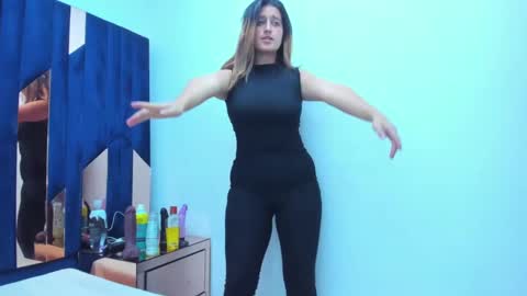 Snapshot of giaroussel chatting on January 2025 06:35:01 PM GiaRoussel online show from January 2025 06:35:01 PM