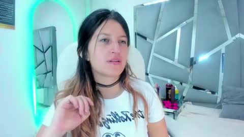 Snapshot of giaroussel chatting on January 2025 02:19:01 PM GiaRoussel online show from January 2025 02:19:01 PM