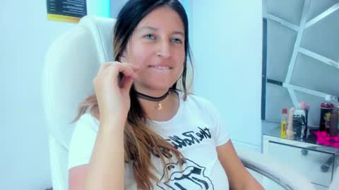 Snapshot of giaroussel chatting on January 2025 05:20:01 PM GiaRoussel online show from January 2025 05:20:01 PM