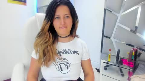 Snapshot of giaroussel chatting on January 2025 11:24:02 PM GiaRoussel online show from January 2025 11:24:02 PM